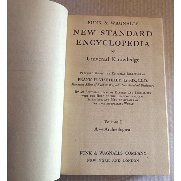 1931 Funk & Wagnalls New Standard Encyclopedia set of 24 Volumes & Yearbook 1932 - Picture 3 of 10